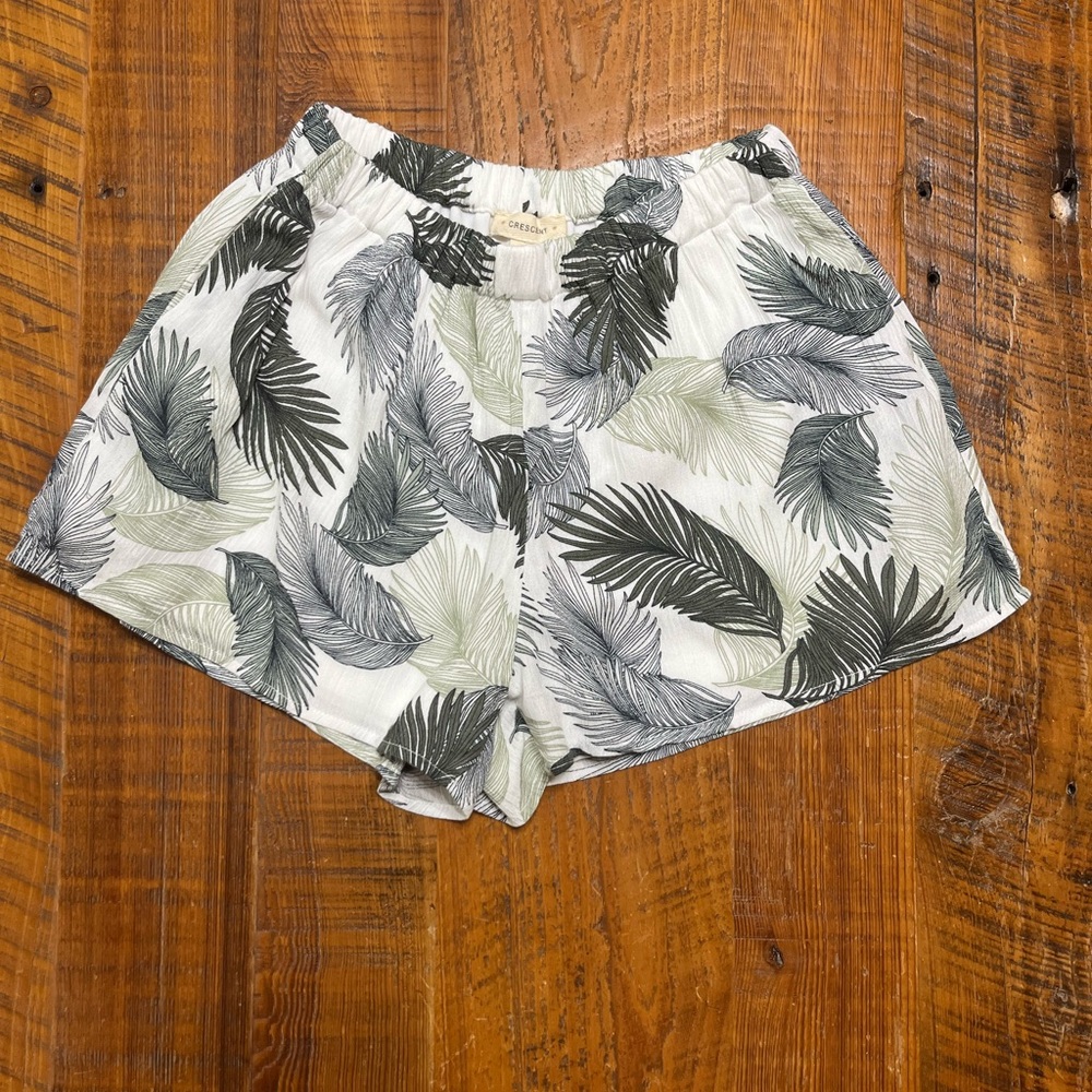NWOT Crescent Botanical Print Shorts, Size Large
